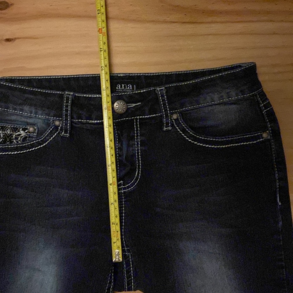 A.N.A. Women’s Bermuda Rhinestone Shorts Size 8 - Picture 13 of 13